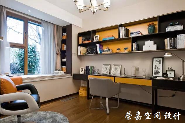 書房這么美，還能專心地看書嗎？
