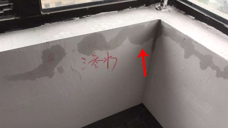 裝修知識(shí)貼——這幾天的暴雨，讓窗框周邊都現(xiàn)了“原形”~